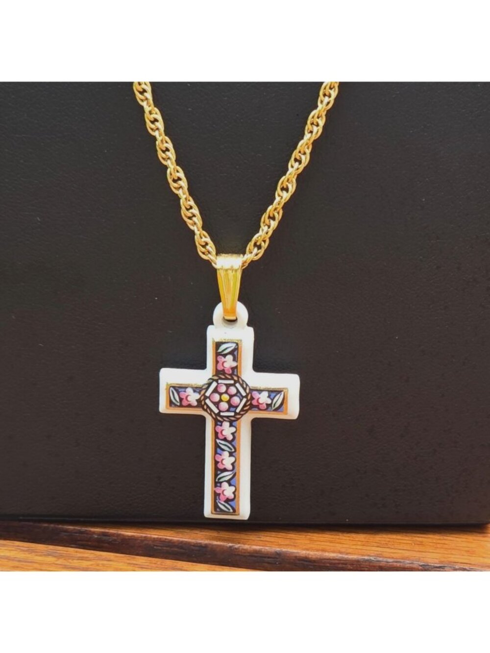 Vintage Ceramic Cross Pendant Necklace With Floral Painted Design & Gold-Tone Ch - Picture 8 of 12